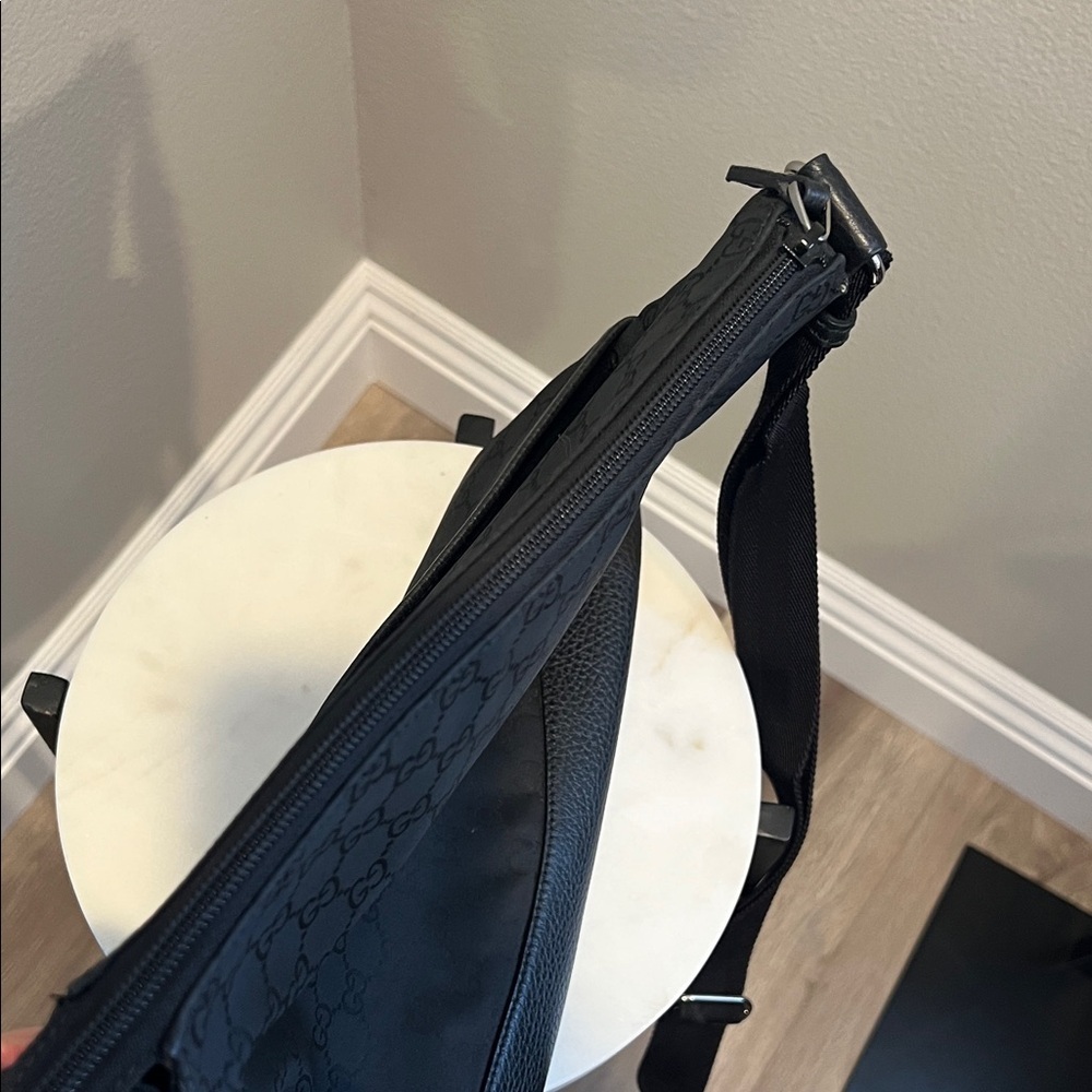 Authentic vintage Gucci Monogram Black canvas worth black leather edges - Picture 4 of 6
